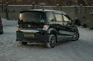 Honda Freed  Гибрид