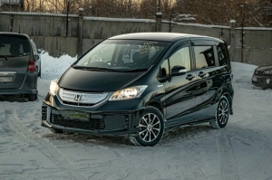 Honda Freed  Гибрид